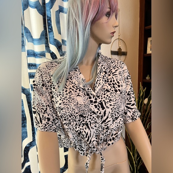 Basil Lola Crop Top leopard Print Tee - Picture 1 of 7